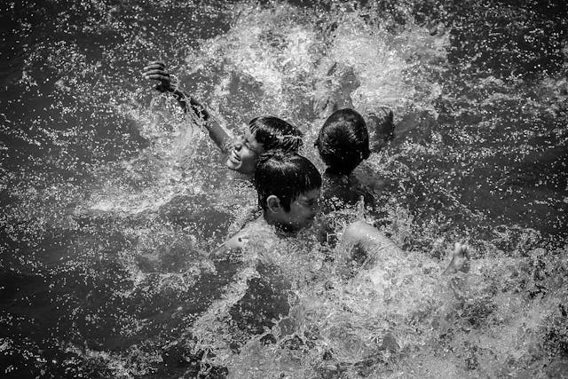děti ve vodě